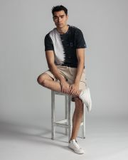 BLACK MEN'S T-SHIRT