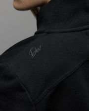 BLACK WOMEN'S ZIP SWEATER