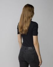 BLACK WOMEN'S SHORT SLEEVE TURTLENECK T-SHIRT