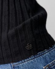 BLACK WOMEN'S KNITTED SWEATER