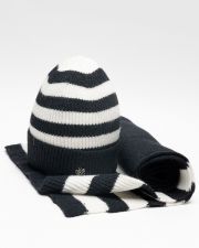 BLACK WOMEN'S KNITTED BEANIE