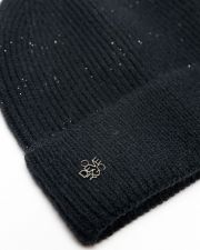 WOMEN'S KNITTED BEANIE
