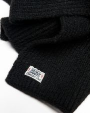 BLACK WOMEN'S KNITTED SCARF