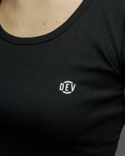 BLACK WOMEN'S SHORT SLEEVE T-SHIRT